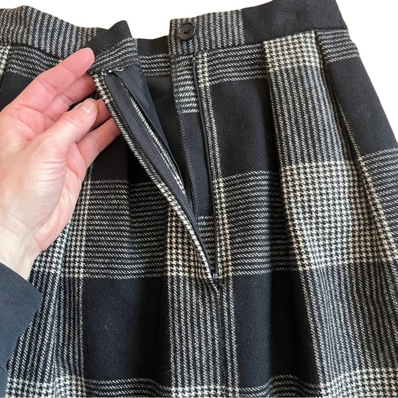 Vintage High-Waisted Wool Midi Skirt in Navy & Black Glen Plaid 100% Pure Wool - Picture 5 of 7